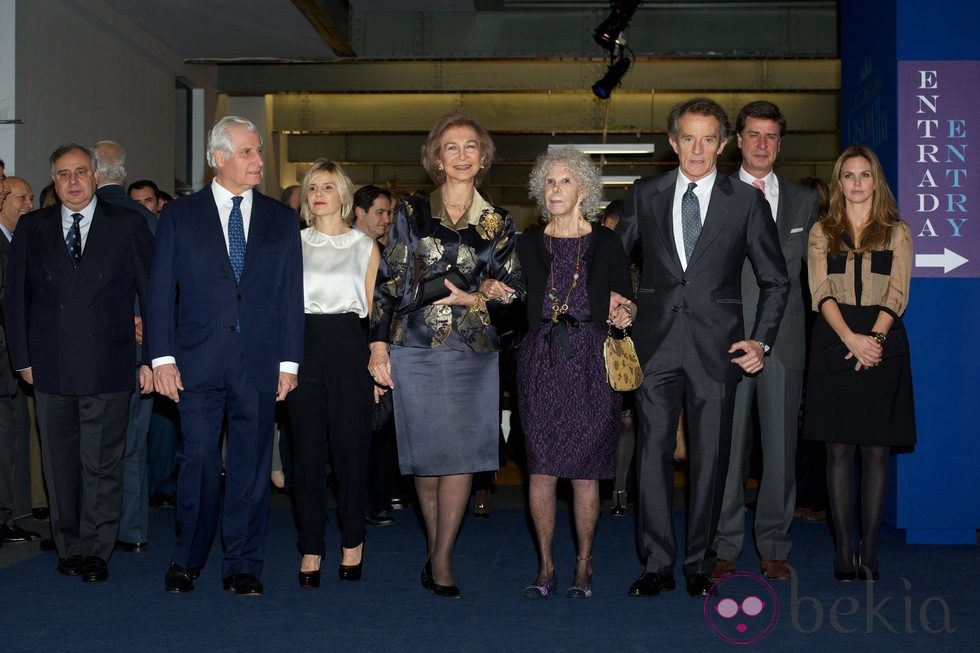 La Reina, Alfonso Díez, la Duquesa de Alba y sus hijos y Genoveva Casanova en la exposición 'El Legado Casa de Alba'