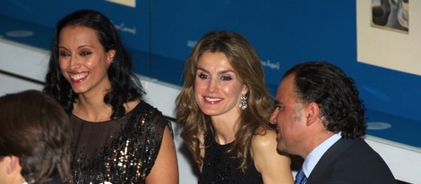 La Princesa Letizia y Teresa Perales en los Premios Mujer Hoy 2012