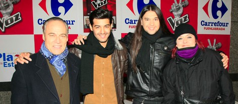 Pau, Jorge, Rafa y Maika firmando discos en el Centro Comercial Fuenlabrada