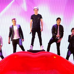 One Direction actuando en la final de 'The X Factor'