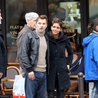 Halle Berry y Olivier Martinez de vacaciones navideñas por París