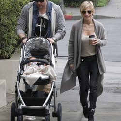 Elsa Pataky y Chris Hemsworth paseando por Santa Mónica con India Rose