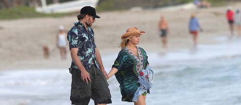 Jessica Simpson pasea por Hawai con Eric Johnson tras confirmar su segundo embarazo