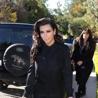 Kim Kardashian sale de su casa días antes de confirmar su embarazo