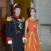 Federico y Mary de Dinamarca en la cena de gala de Año Nuevo