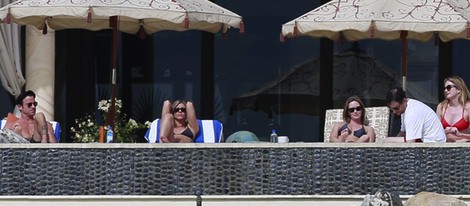 Justin Therox, Jennifer Aniston, Emily Blunt, Jimmy Kimmel y Molly McNearney en Los Cabos