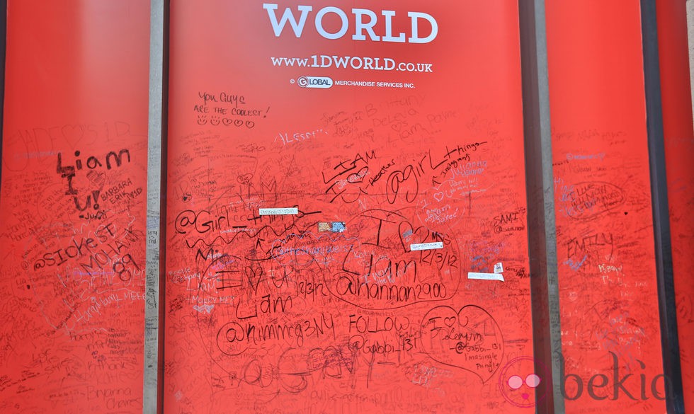 Firmas de fans de One Direction en '1D World' de Nueva York