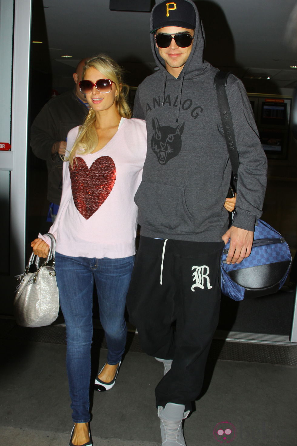 River Viiperi y Paris Hilton vuelven de sus vacaciones a Los Ángeles