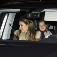 Los Príncipes Felipe y Letizia y la Infanta Leonor saliendo de casa de Jesús Ortiz