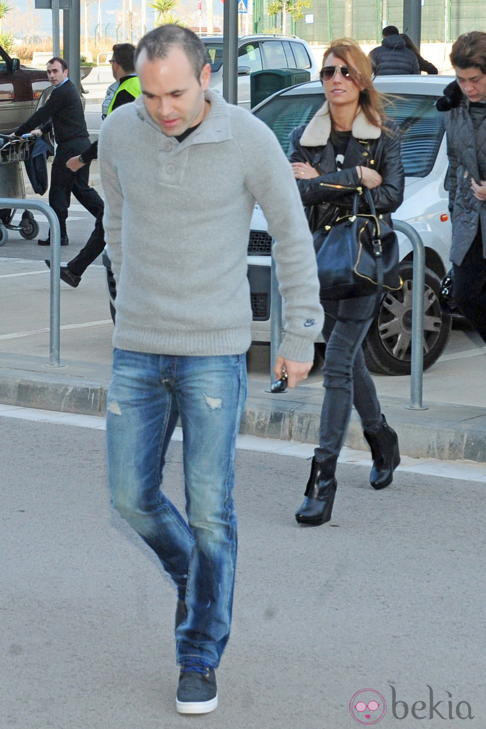 Andrés Iniesta en el aeropuerto de Barcelona rumbo a la entrega del Balón de Oro 2012