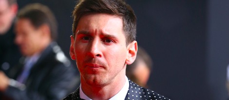 Leo Messi con un traje de lunares en la entrega del Balón de Oro 2012