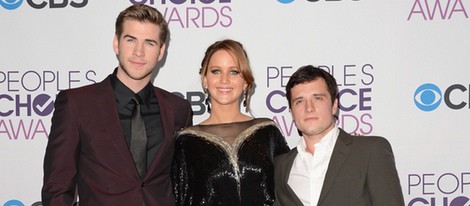 Liam Hemsworth, Jennifer Lawrence y Josh Hutcherson en los People's Choice Awards 2013
