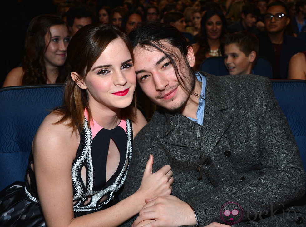 Emma Watson y Ezra Miller en los People's Choice Awards 2013