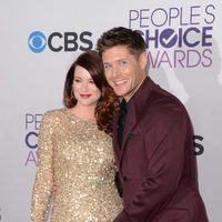 Jensen Ackles y Danneel Harris presumen de embarazo en los People's Choice Awards 2013