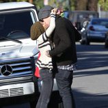 Ashley Tisdale besa a su pareja Christopher French