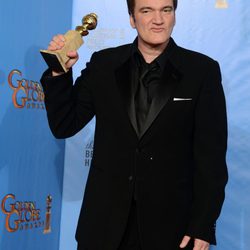 Quentin Taratino posando con el Globo de Oro 2013 a Mejor guión