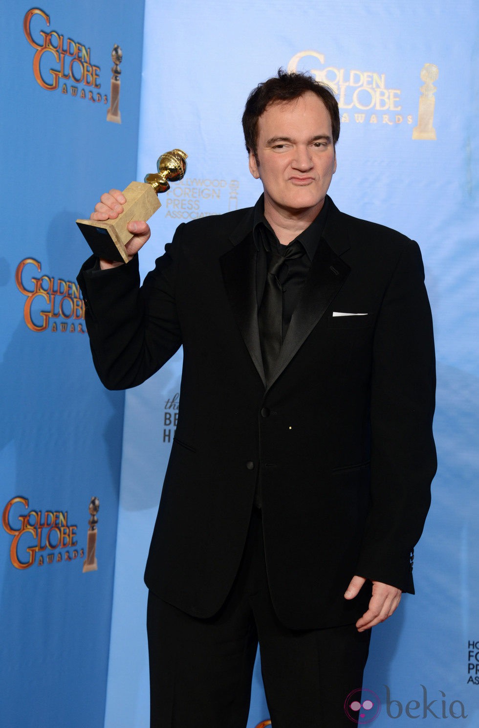 Quentin Taratino posando con el Globo de Oro 2013 a Mejor guión