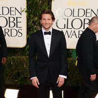 Bradley Cooper posa en los Globos de Oro 2013