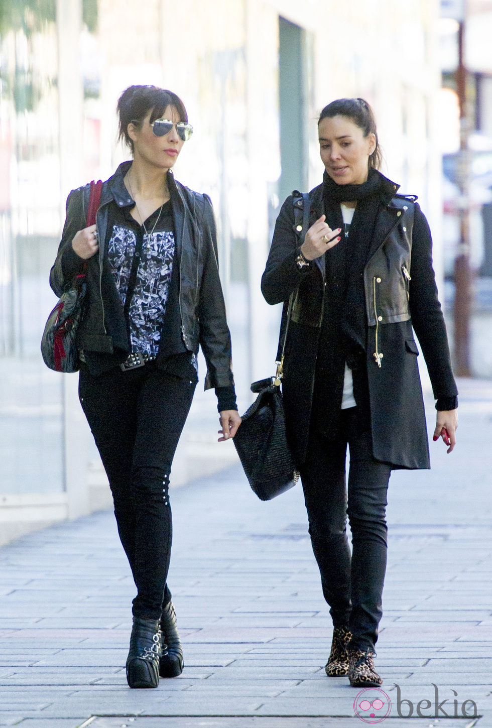 Pilar Rubio y Vania Millán paseando por Madrid