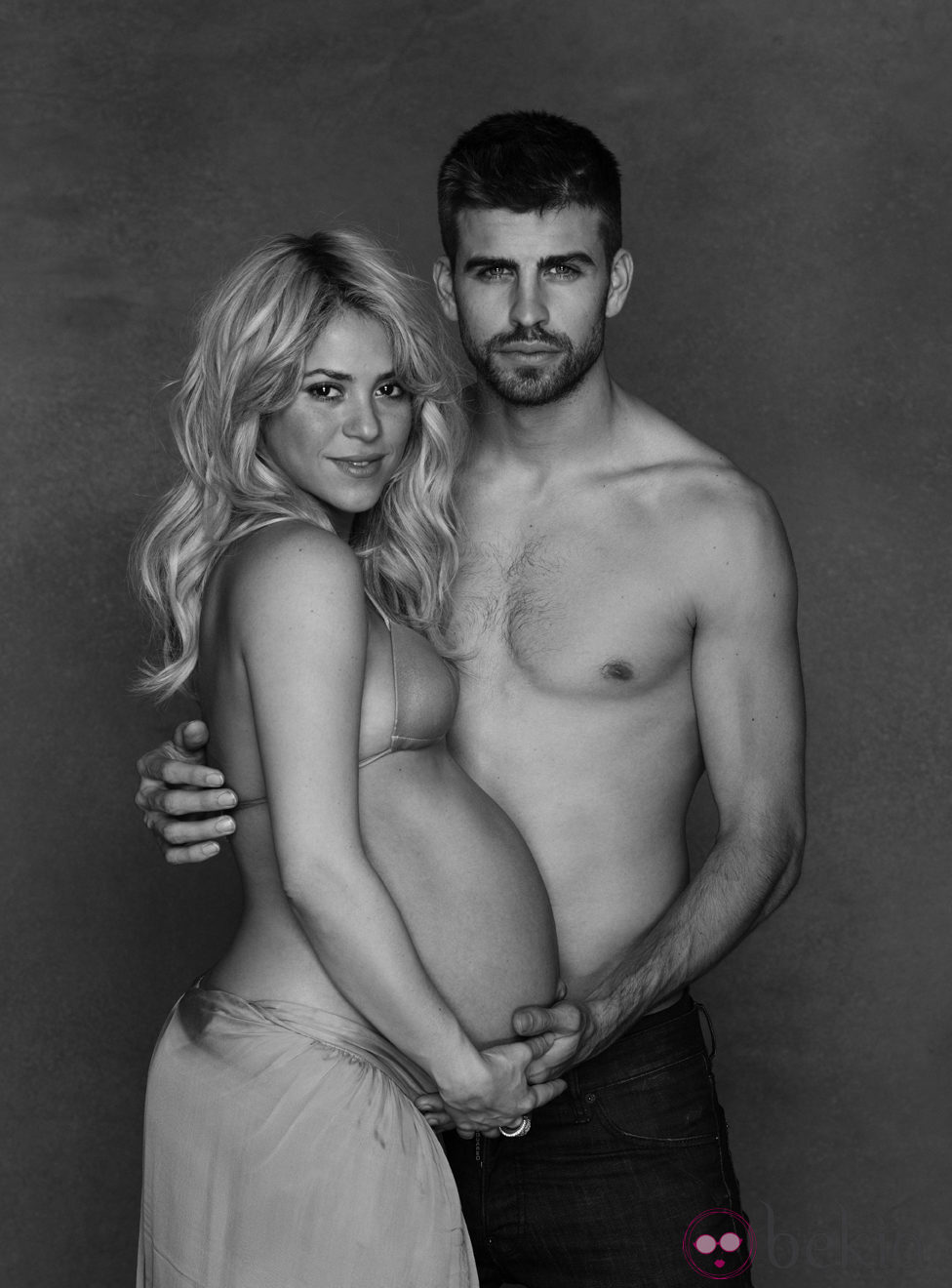 Gerard Piqué y Shakira anuncian el baby shower de su primer hijo con una foto artística