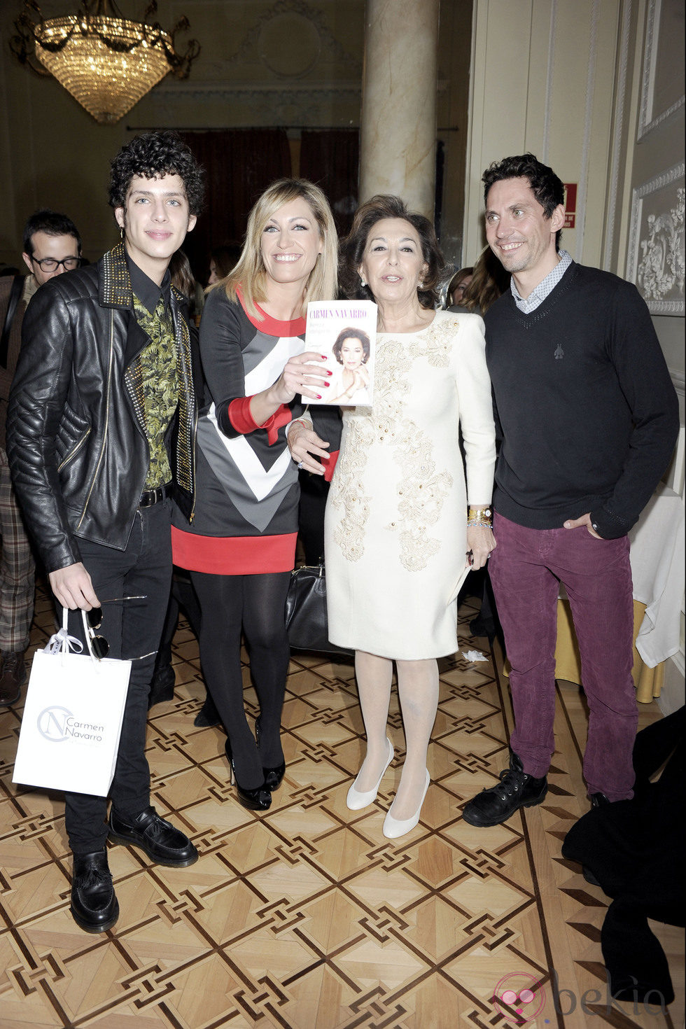 Eduardo Casanova, Luján Argüelles, Carmen Navarro y Paco León en la presentación del libro 'Belleza inteligente'