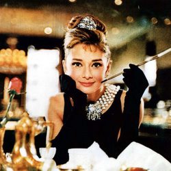 Audrey Hepburn en una imagen promocional de 'Desayuno con diamantes'
