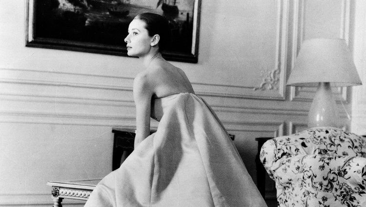 Audrey Hepburn en una sesión de fotos para Givenchy en 1958