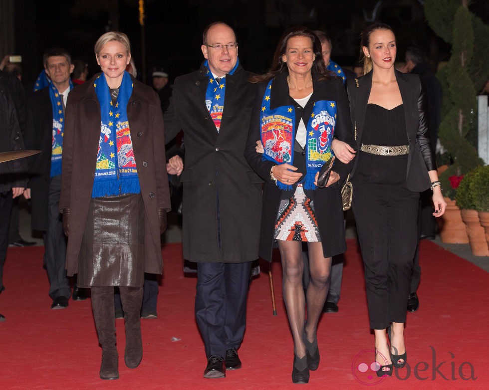 Los Príncipes Alberto y Charlene, Estefanía de Mónaco y Pauline Ducruet en el Festival de Circo de Monte-Carlo 2013