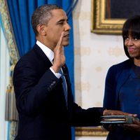 Barack Obama jura su segundo mandato ante Michelle Obama