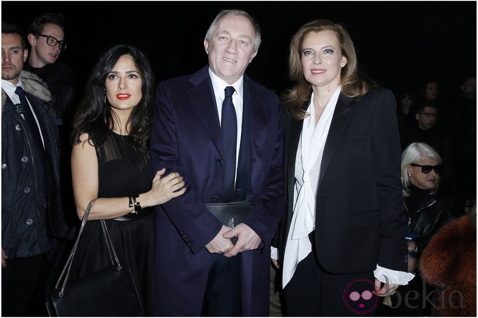 Salma Hayek, François-Henri Pinault y Valérie Trierweiler en la Semana de la Moda de París otoño/invierno 2013/2014