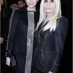 Charlene de Mónaco y Donatella Versace en la Semana de la Moda de París otoño/invierno 2013/2014