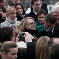 Barack Obama saluda a Bill y Hillary Clinton en la toma de posesión de su segundo mandato
