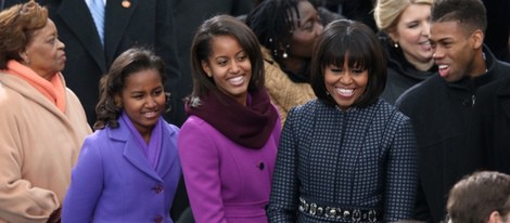 Michelle Obama y sus hijas Sasha y Malia en la toma de posesión de Barack Obama