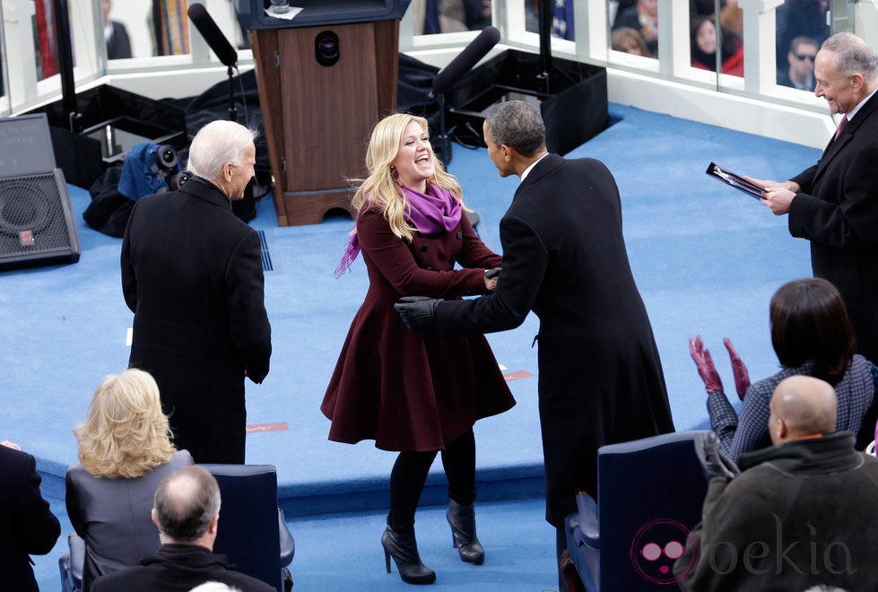 Barack Obama y Kelly Clarkson en su toma de posesión