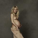 Shakira muestra su barriga de embarazada