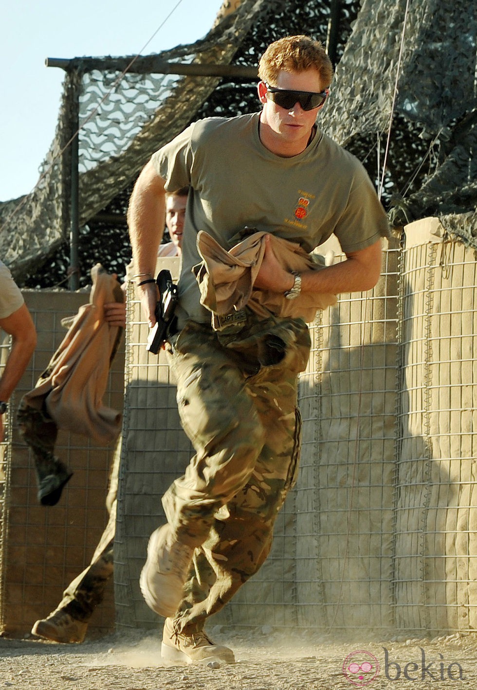 El Príncipe Harry corriendo en la base británica en Afganistán