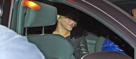 Shakira entrando a la clínica para dar a luz