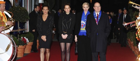 Estefanía de Mónaco, Pauline Ducruet y los Príncipes Alberto y Charlene en la clausura del Festival de Circo de Monte-Carlo 2013