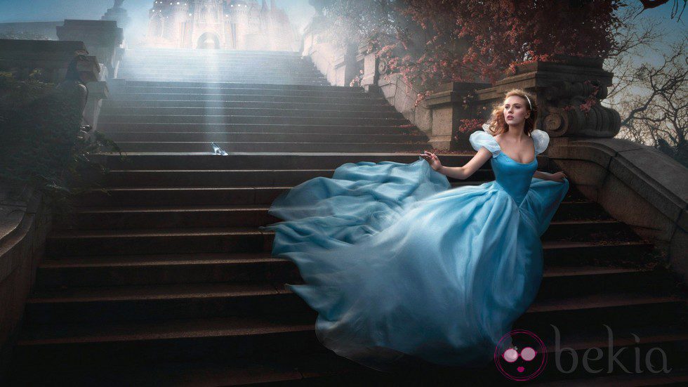 Scarlett Johansson convertida en la Princesa Disney Cenicienta