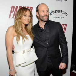 Jennifer López y Jason Statham en el estreno de 'Parker'
