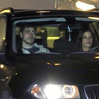 Iker Casillas y Sara Carbonero a la salida de un hospital madrileño
