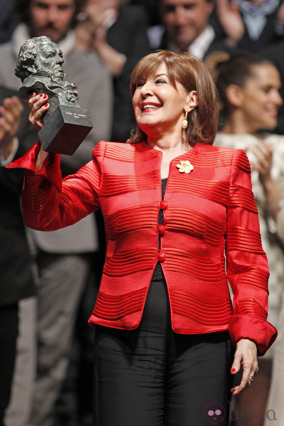 Concha Velasco levanta el Goya de Honor 2013