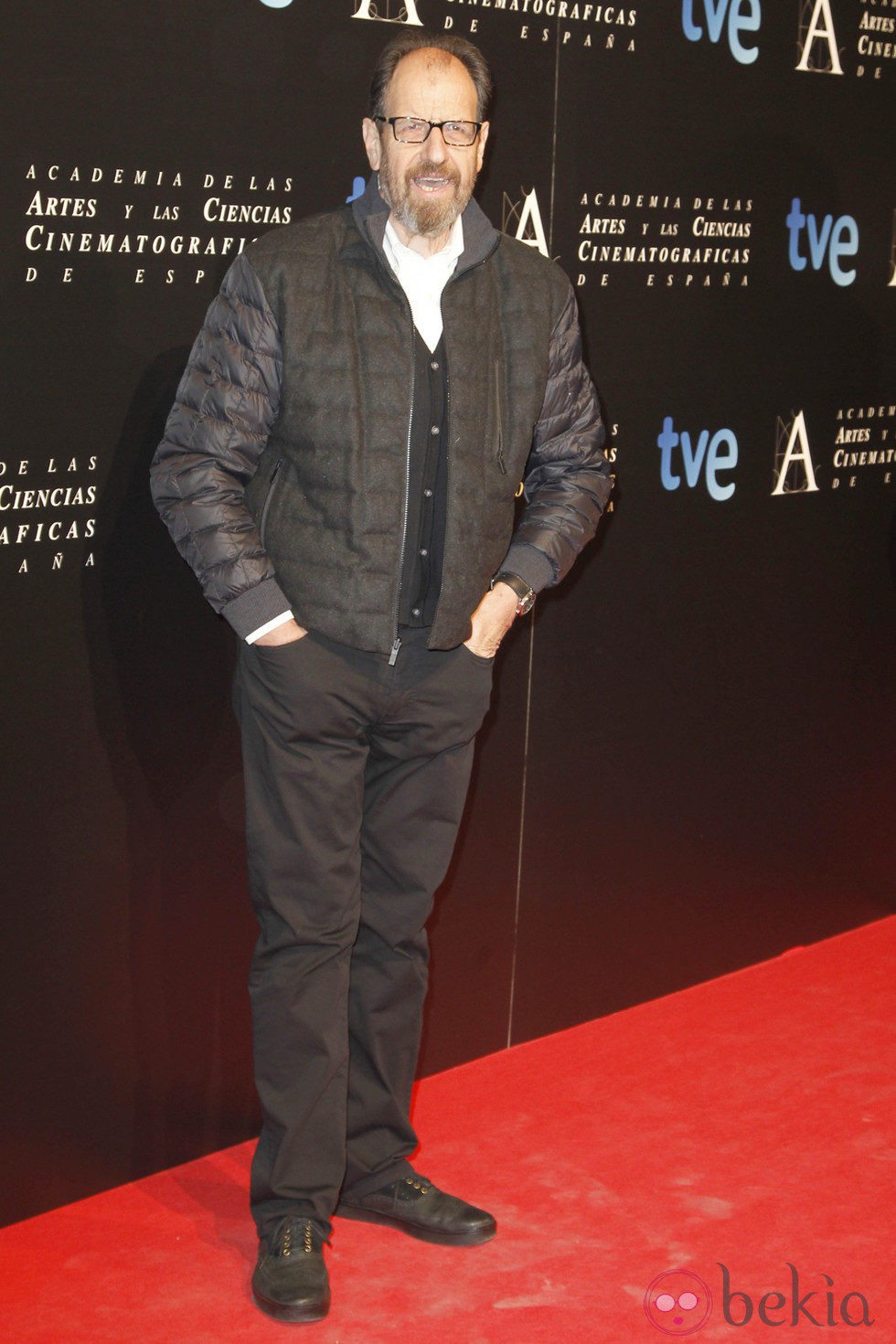 Josep Maria Pou en la entrada de la cena de los nominados a los Goya 2013