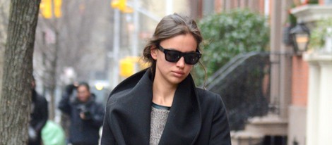 Irina Shayk paseando por Nueva York con un look muy natural