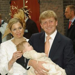 Guillermo y Máxima de Holanda en el bautizo de la Princesa Amalia en 2004