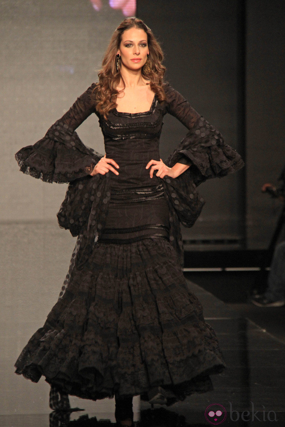 Eva González desfilando en el Salón Internacional de la Moda Flamenca 2013