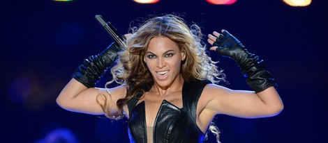 Beyoncé durante su actuación en la Super Bowl 2013