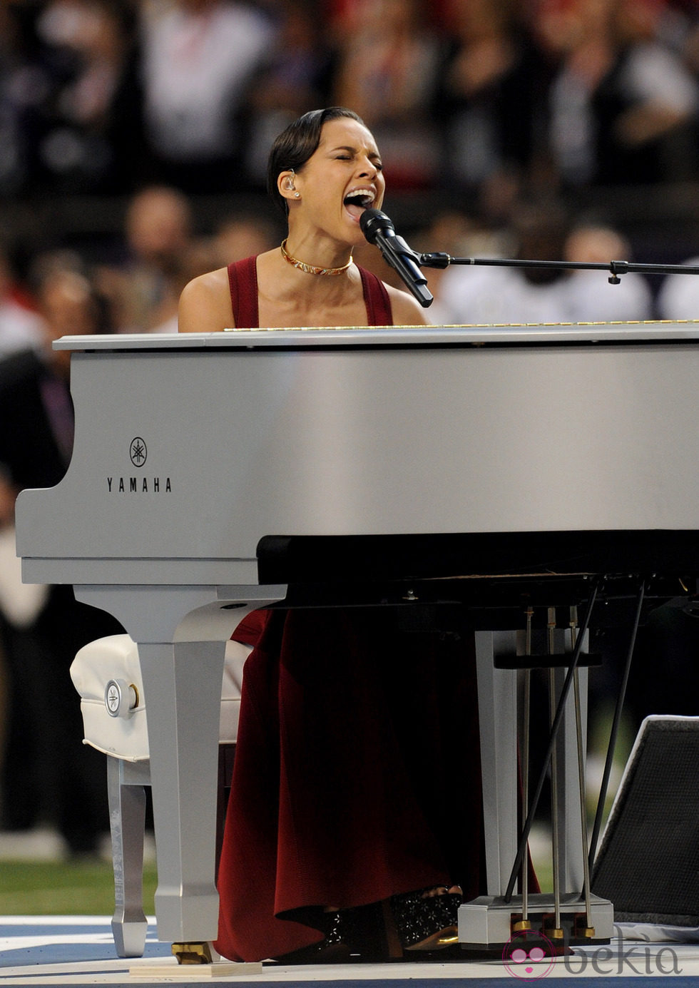 Alicia Keys durante su actuación en la Super Bowl 2013