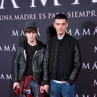 Pelayo Díaz y David Delfín en el estreno de 'Mamá'