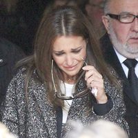 Paula Echevarría llorando en el funeral de su abuela en Candás